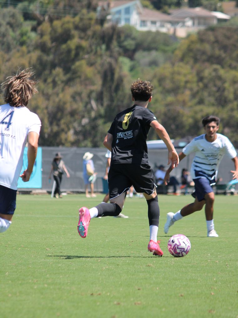 Jax Kelley-Aranda on the attack in ECNL National Playoffs