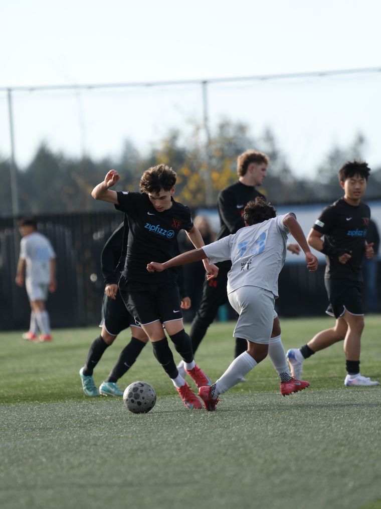 Jax Kelley-Aranda in a 1v1 battle, ECNL NW Conference